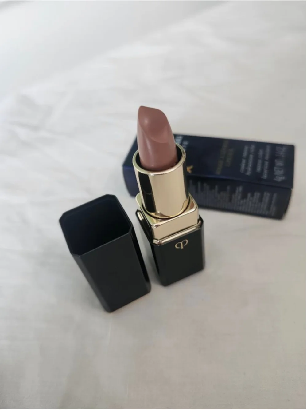 Clé de Peau Beauté Silk Scroll Lipstick